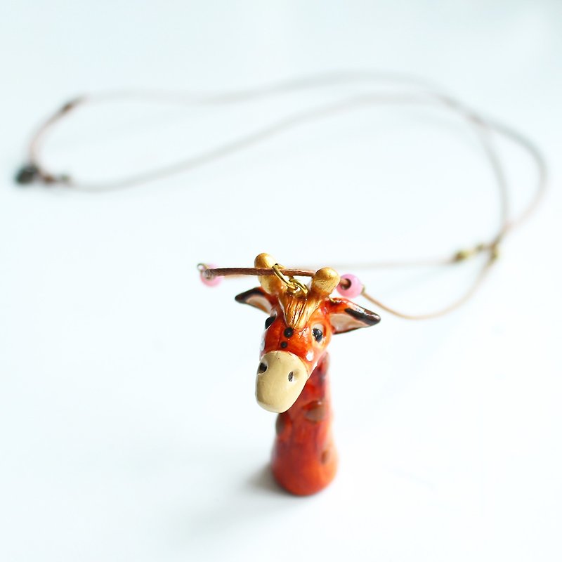 Giraffe handicraft necklace - one of a kind handmade gift - สร้อยคอ - ดินเผา สีนำ้ตาล