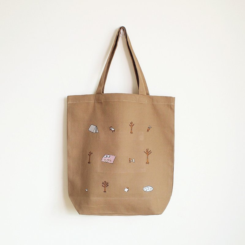 forest camp tote bag : khaki - กระเป๋าแมสเซนเจอร์ - ผ้าฝ้าย/ผ้าลินิน สีกากี