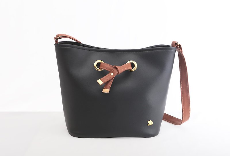 Taiwan Original/CLM Vegan Leather/Butterfly Embellished Bag_Black Camel - กระเป๋าแมสเซนเจอร์ - วัสดุกันนำ้ สีดำ