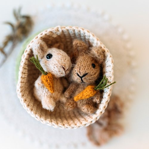 Cute Knit Toy Tiny Christmas bunny knitting pattern. Small rabbit DIY knitting tutorial.