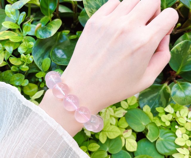 近透明・淡ピンク色マファン水晶 Bubblegum pink crystal natural pink six-pointed star fully