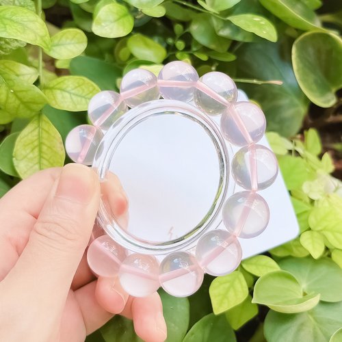近透明・淡ピンク色マファン水晶 Bubblegum pink crystal natural pink six-pointed star fully