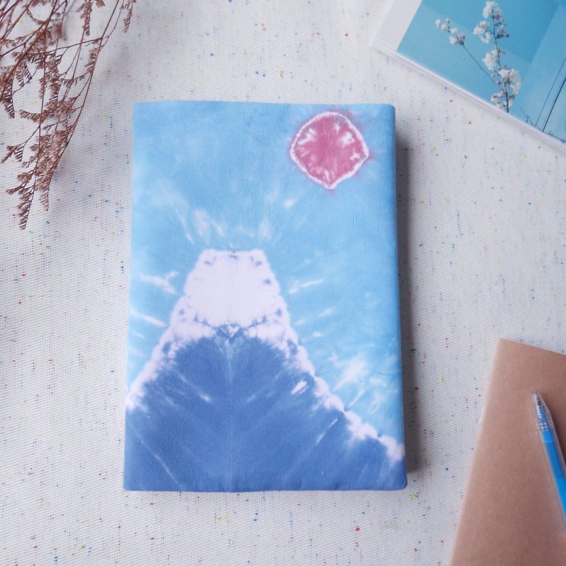 Mount Fuji | Tie dye A5 Book Cover - สมุดบันทึก/สมุดปฏิทิน - ผ้าฝ้าย/ผ้าลินิน สีน้ำเงิน