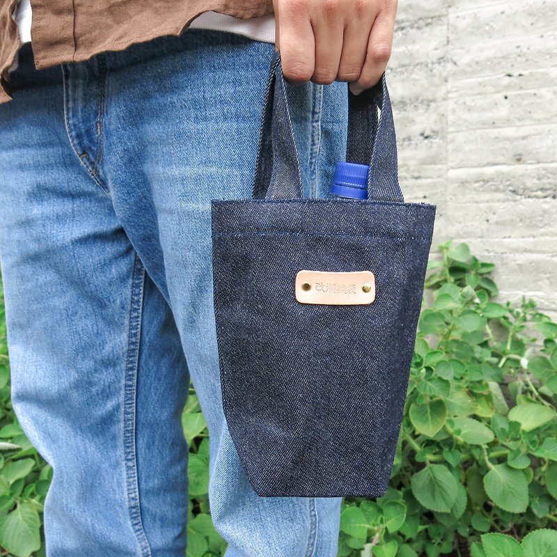 Denim good bag denim with cowhide leather label pocket bag [change the tide and change the bag] - ถุงใส่กระติกนำ้ - ผ้าฝ้าย/ผ้าลินิน สีน้ำเงิน