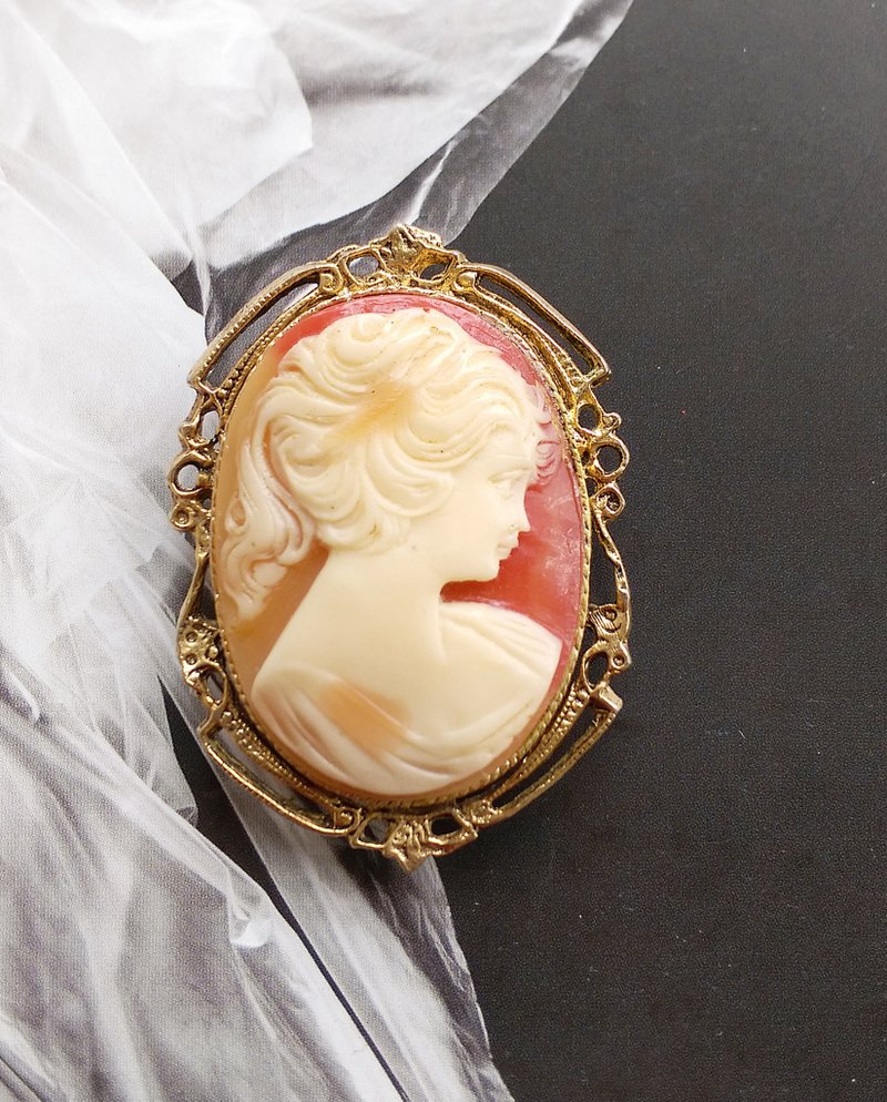 【西洋古董飾品 】CAMEO  典雅 仕女浮雕  別針 胸針 - 胸針 - 其他材質 白色