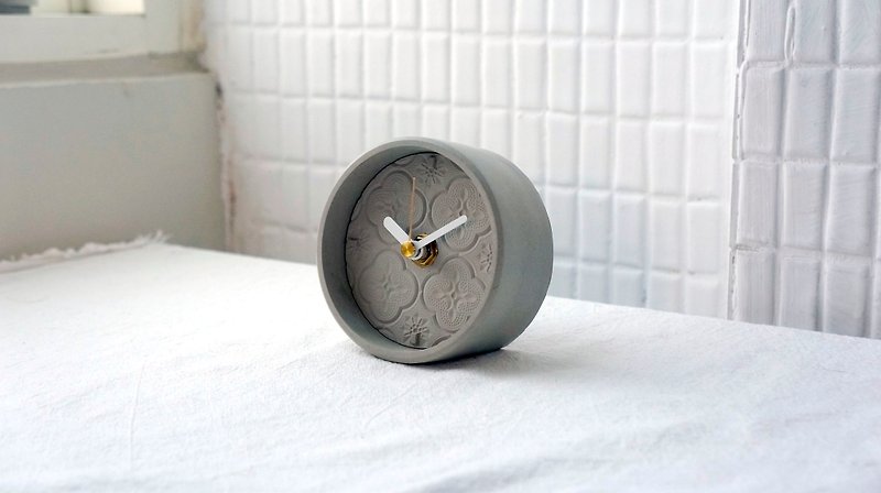 Begonia Flower Cement Small Clock | Texture and Retro MIT - นาฬิกา - ปูน 
