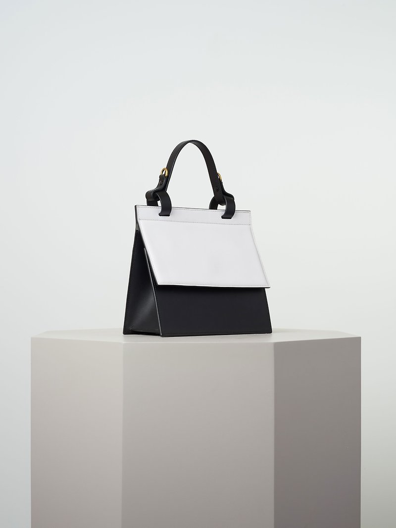 TRIANA 22 Handbag - Genuine cow leather handbag - Black and White - 手提包/手提袋 - 真皮 白色