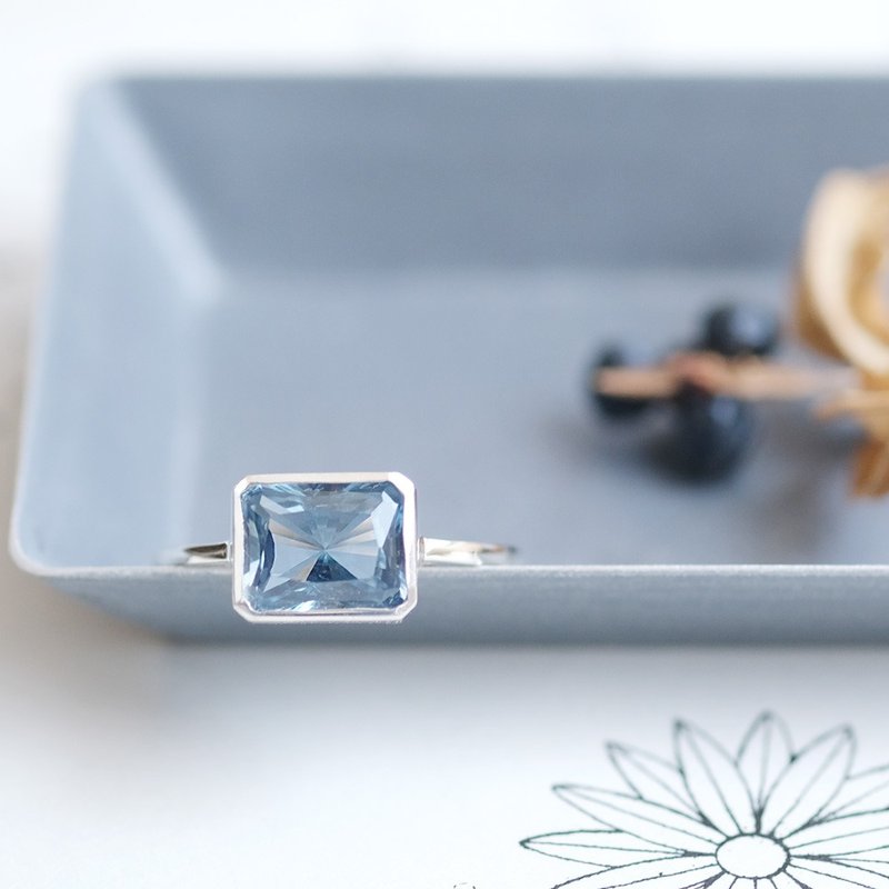 ice cube aquamarine ring Silver 925 - แหวนทั่วไป - โลหะ สีน้ำเงิน