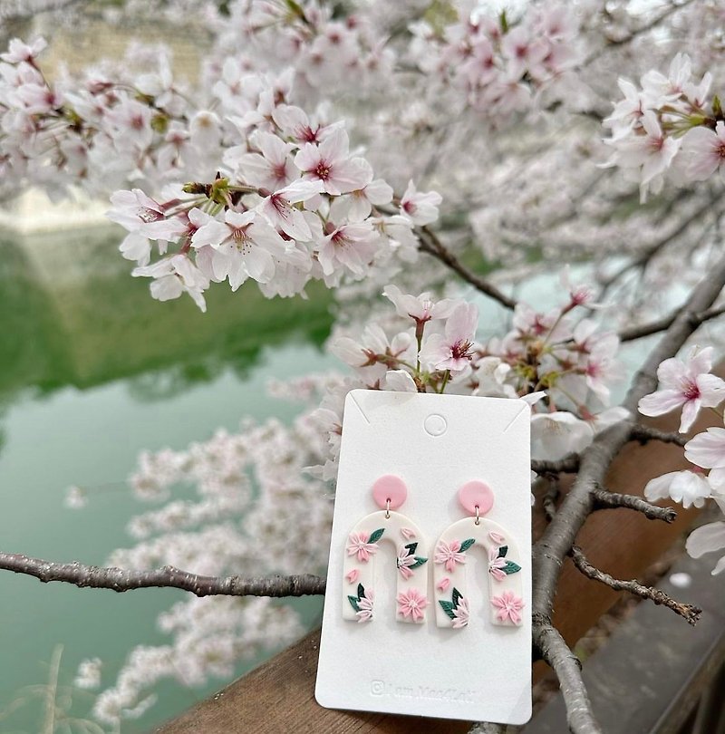手作りの柔らかい粘土の桜のイヤリング - ピアス・イヤリング - その他の素材 
