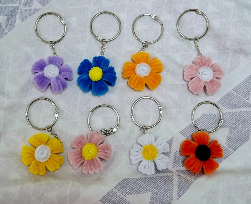 手作泡芙花~吊飾/鑰匙圈/婚禮小物/送禮小物 - 吊飾/掛飾 - 其他材質 