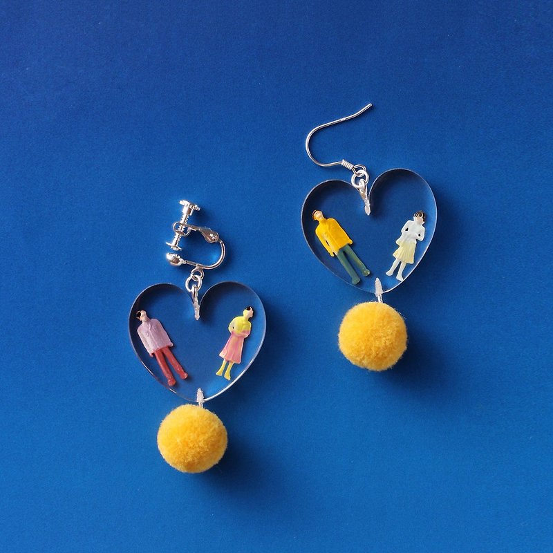 Transparent peach heart-shaped cute sweet hair ball fun miniature doll earrings ear clips - Earrings & Clip-ons - Resin Transparent