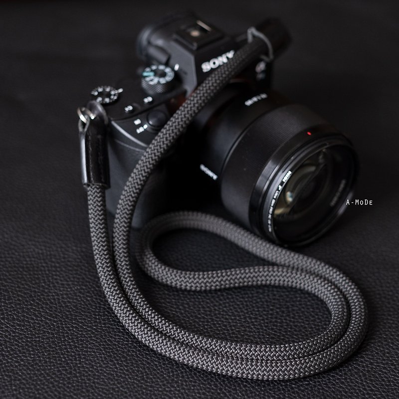 カメラストラップ ブラック 9mm クライミングロープ ヴィンテージ 手作り フィルム カメラ ギフト 撮影 - カメラストラップ・三脚 - 革 