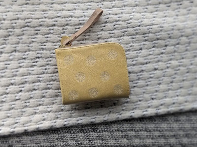 Pinkoi 代購 -  刺繡皮革錢包「SHABON」亮黃色（山羊皮革）☆雙折迷你錢包☆ - 錢包/皮夾/長短夾 - 真皮 