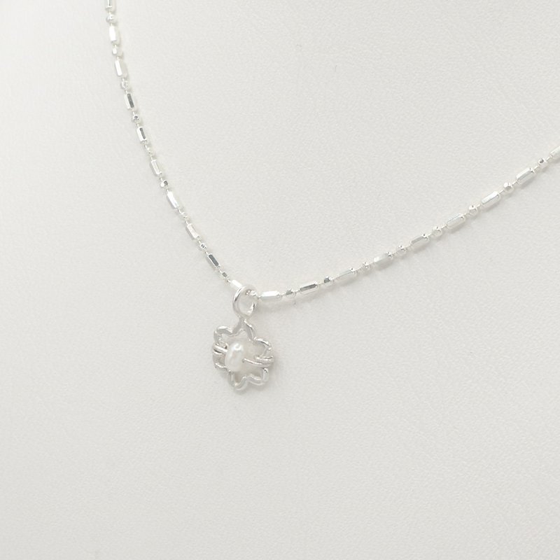 Star Flower Pearl Necklace - สร้อยคอ - เงิน 