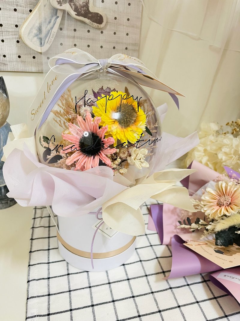 Bobo ball bouquet/hug bucket/everlasting flowers/solar flowers/dried flowers/congratulation card + flower gift bag - ช่อดอกไม้แห้ง - พืช/ดอกไม้ หลากหลายสี