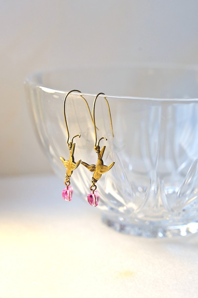 Bird with Heart Earrings~Swarovski Crystal~2 colour~LimitedMade - ต่างหู - ทองแดงทองเหลือง สึชมพู