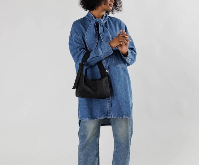 BAGGU ミニナイロンショルダーバッグ | Urban Outfitters 日本