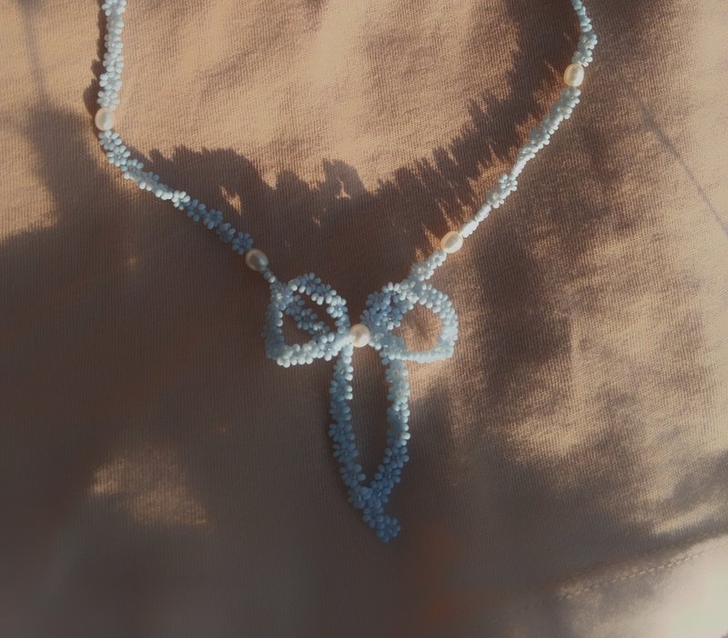 Bow necklace / Blue beaded bowknot necklace sophisticated design 設計館