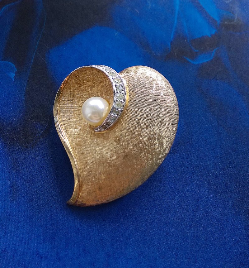 Vintage Jewelry 西洋古董飾品 流線愛心 金屬刷紋 別針 - 徽章/別針 - 其他金屬 金色