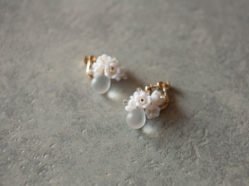 Bouquet earrings / earrings - Earrings & Clip-ons - Glass White