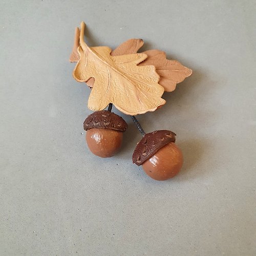 Leather Novel Men's lapel pin leather acorns, Gift for him Leather boutonnierre