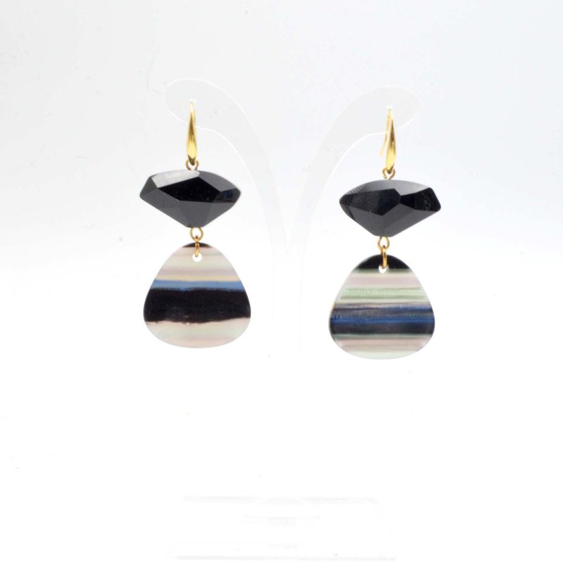 黑色施華洛不規則水晶石耳環  Black Swarovski Crystal Earrings - 耳環/耳夾/耳骨夾 - 水晶 黑色
