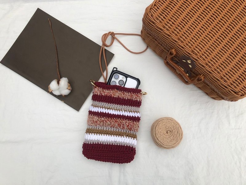 Crochet small bag, mobile phone bag, shoulder and side backpack, hand-knitted bag-burgundy retro bag - กระเป๋าแมสเซนเจอร์ - ผ้าฝ้าย/ผ้าลินิน สีแดง