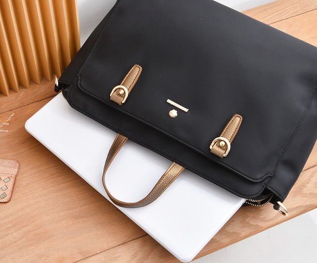 A4 hotsell laptop bag