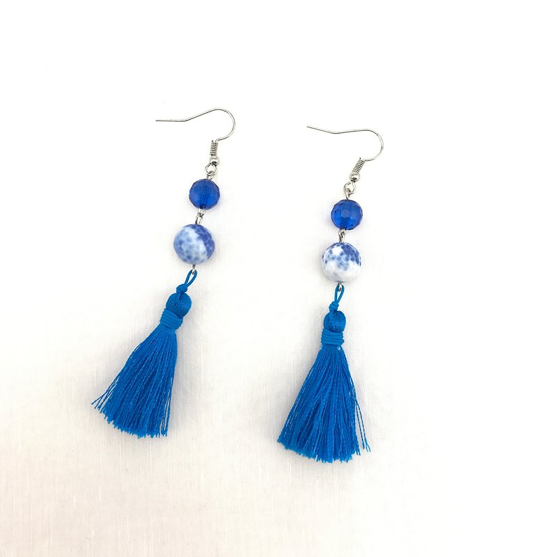 海洋藍流蘇耳環 - 耳環/耳夾 - 繡線 藍色