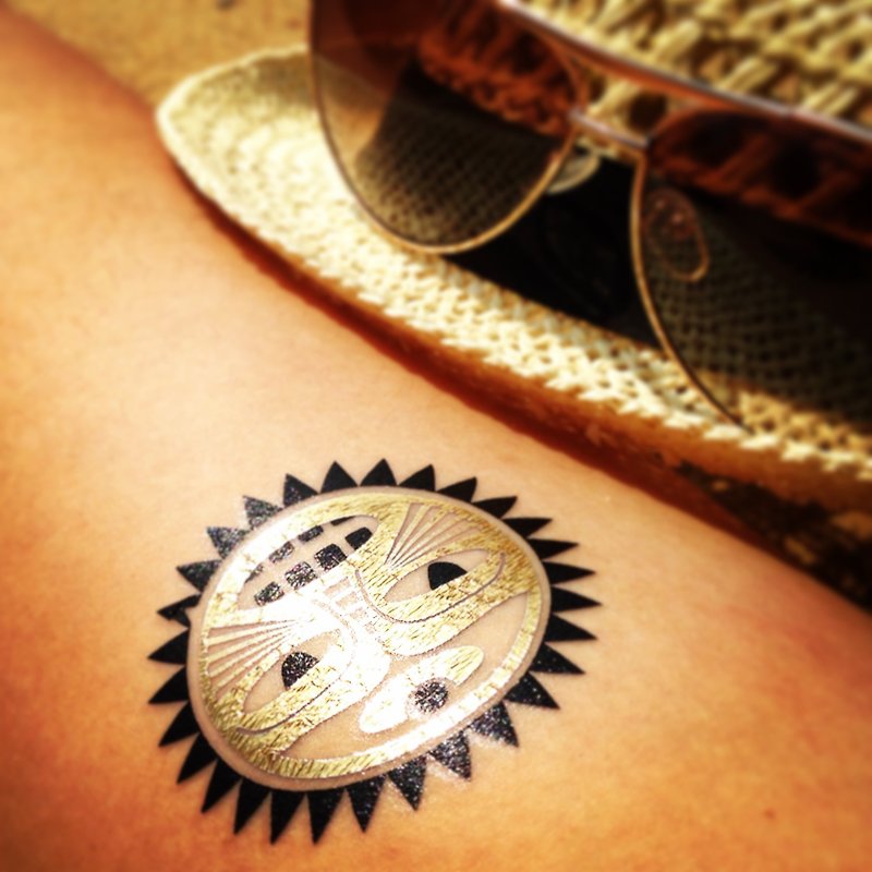 OhMyTat 燙金屬太陽 Metallic Gold Sun 刺青圖案紋身貼紙 (2 張) - 紋身貼紙 - 紙 金色