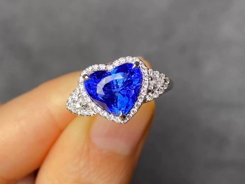 臺北奧斯珠寶｜客製莫桑石、莫桑鑽、GIA鑽石、彩色寶石 皇家藍藍寶石戒指4.08克拉