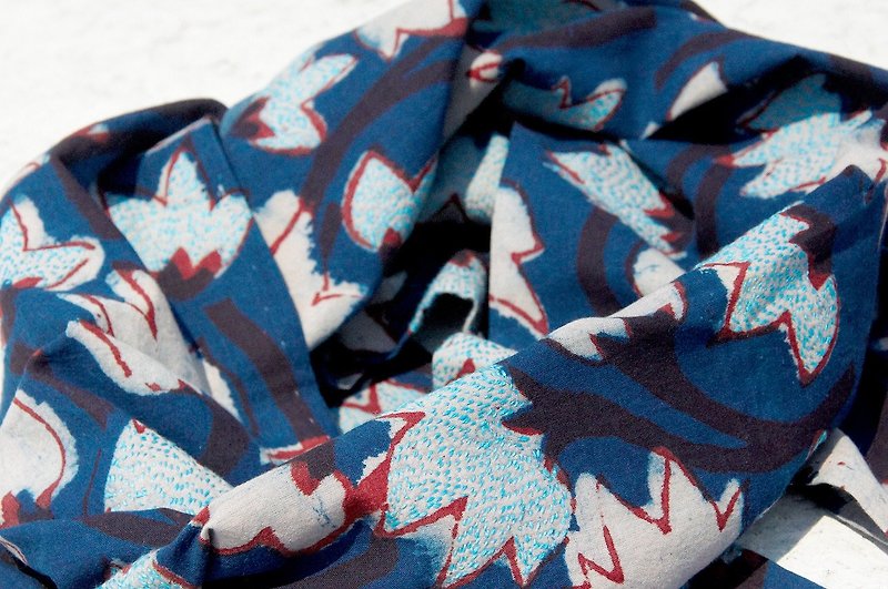 Limited amount of indigo hand sewn scarf / embroidery scarf / hand embroidery scarf / hand sponge scarf - plant stained blue dye maple forest wind - ผ้าพันคอ - ผ้าฝ้าย/ผ้าลินิน สีน้ำเงิน