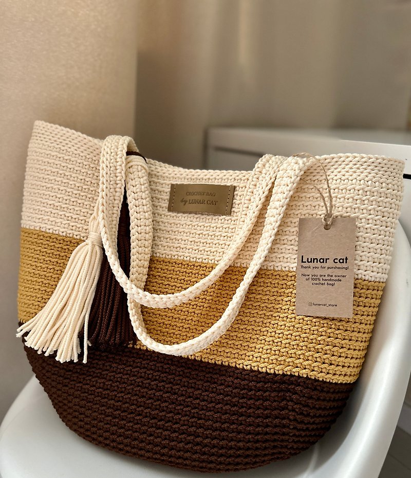 Crochet Tote Bag Lunarbag, Striped XL Lunarbag - กระเป๋าถือ - เส้นใยสังเคราะห์ สีนำ้ตาล