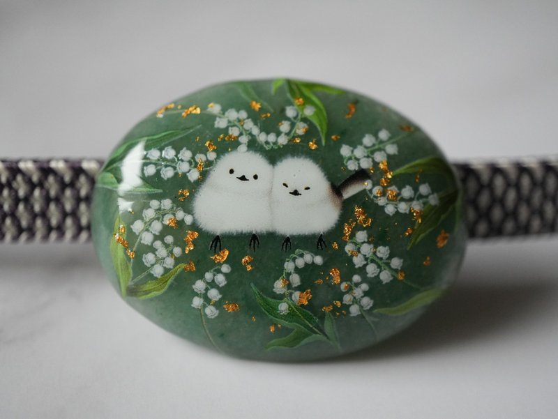 天然石グリーンアベンチュリンとすずらん、シマエナガ、金箔の帯留め【一点物】　ポニーフック　ブローチ - その他 - 宝石 グリーン