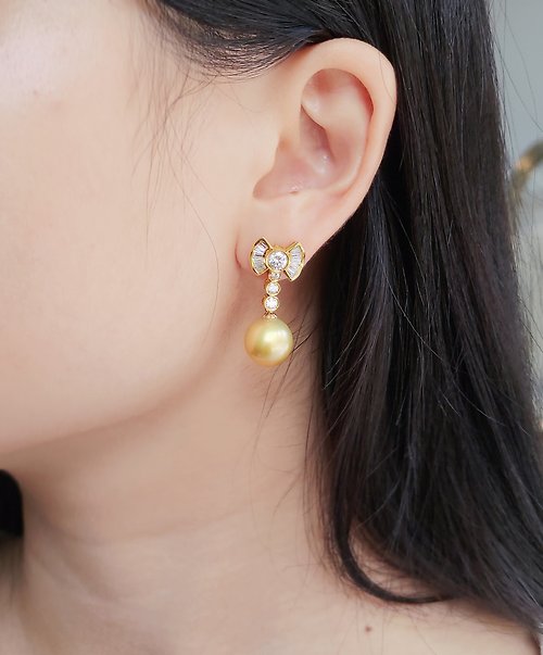 磨樣 Mode Yang 專業翡翠手鐲 金蜜 |天然頂級南洋金珍珠/18K金/鑽石/耳針式 | 天然寶石耳環