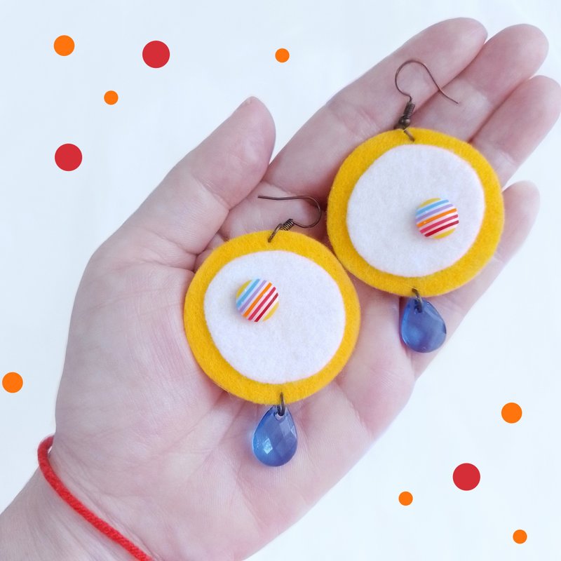 Unique Cute free-form dangle earring design with hard felt with beads - 耳環/耳夾/耳骨夾 - 其他材質 