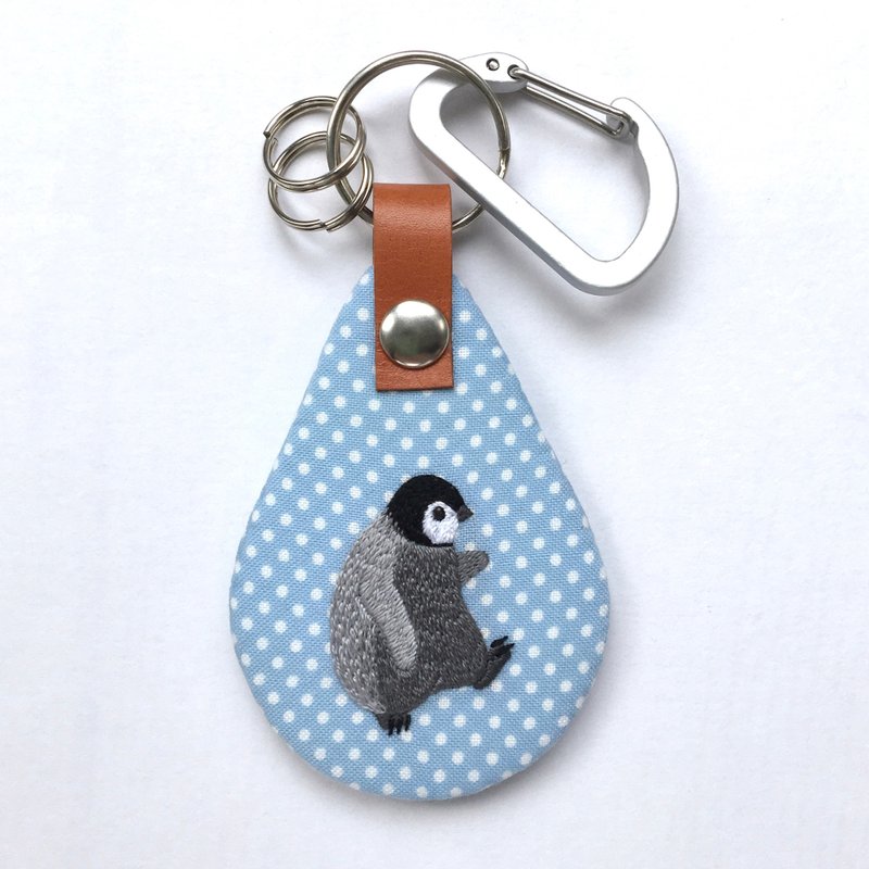 Emperor Penguin Chick Embroidery Keychain: Pin Dot - ที่ห้อยกุญแจ - งานปัก สีน้ำเงิน