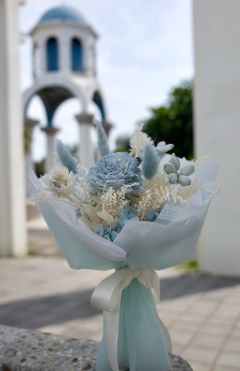 Sky Blue Sola Bouquet with Carry Bag/Preserved Flower/Valentine's Day/Gift - Dried Flowers & Bouquets - Plants & Flowers Blue