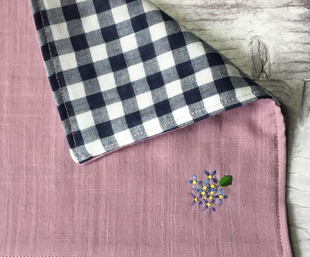 手刺繍入り4重ガーゼハンカチ リンドウ(受注制作) - ショップ ayaka