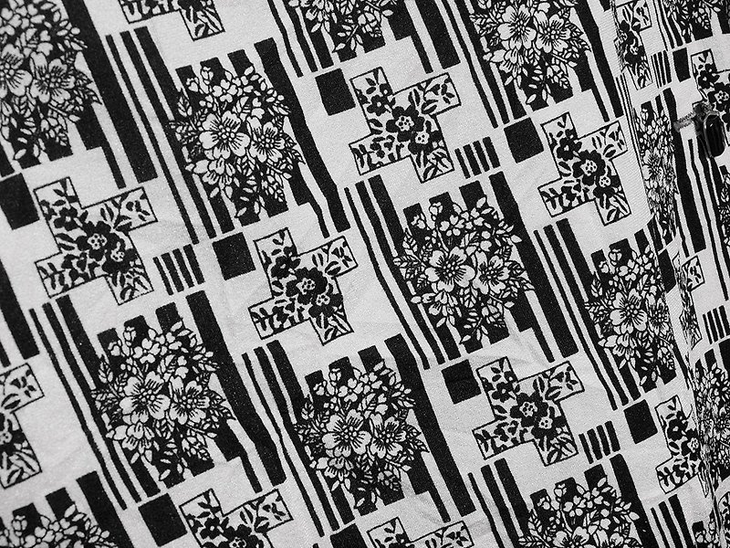 Japanese geometric patterns │moderato│ family totem printing retro girl vintage dress │ London European Art - ชุดเดรส - วัสดุอื่นๆ สีดำ