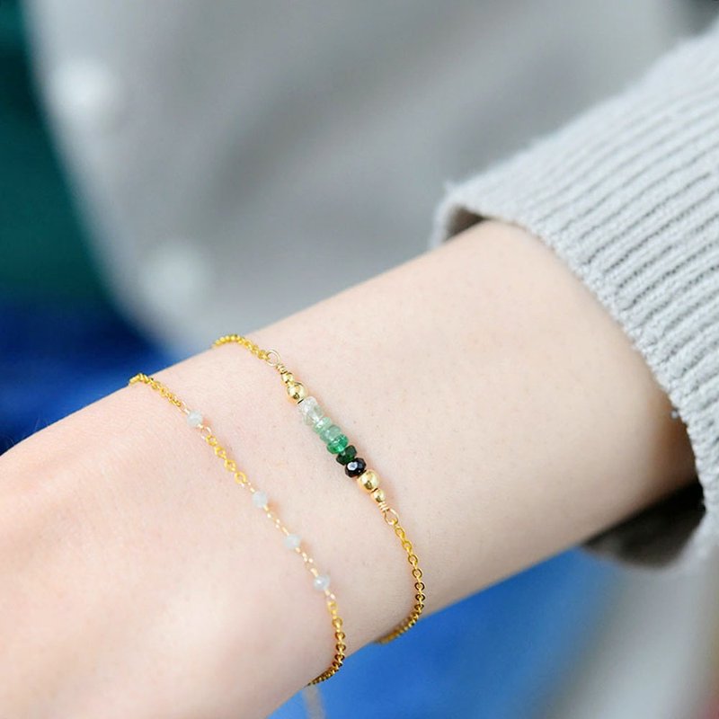 Stone gradation emerald lucky7 bracelet that symbolizes good luck and happiness May birthstone - สร้อยข้อมือ - เครื่องเพชรพลอย สีเขียว