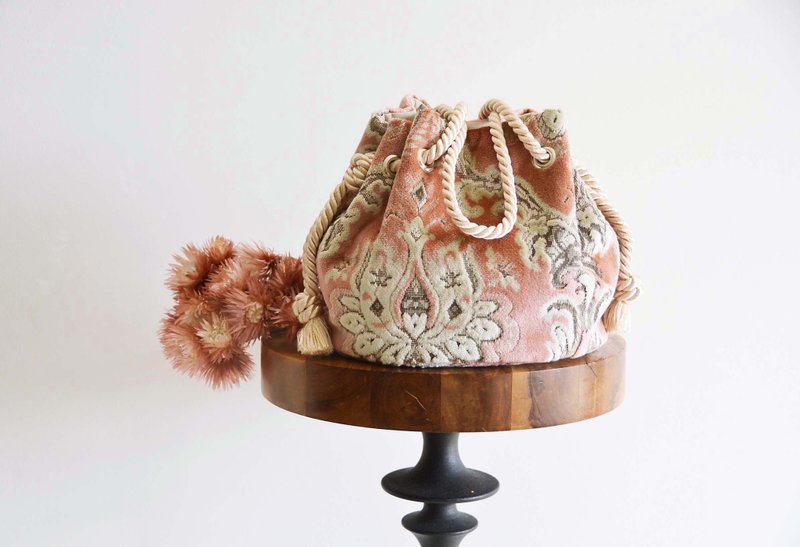 Venice Marine Bag Pink Sparkling pink Available in a wide range of colors Perfect for coming-of-age ceremonies, Japanese clothing, and graduation ceremonies - กระเป๋าถือ - ผ้าฝ้าย/ผ้าลินิน สึชมพู