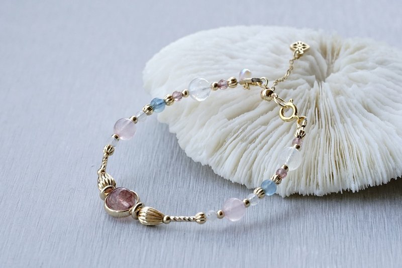 Sakura Fubuki - 14K gold-plated strawberry crystal/moonstone/aquamarine/pink crystal bracelet - Bracelets - Semi-Precious Stones Pink