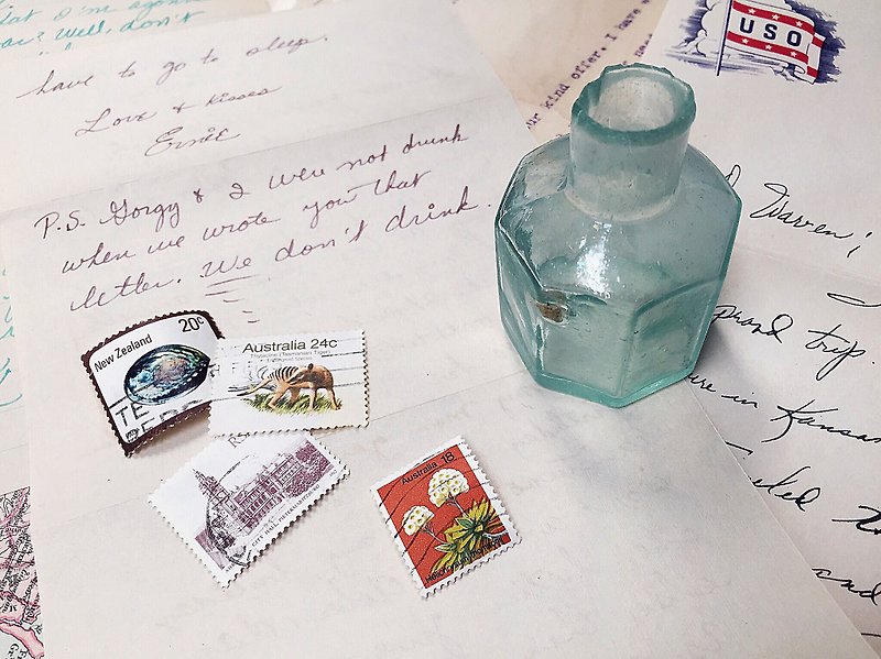 British antique mini glass ink bottle B single piece for sale - ของวางตกแต่ง - แก้ว 