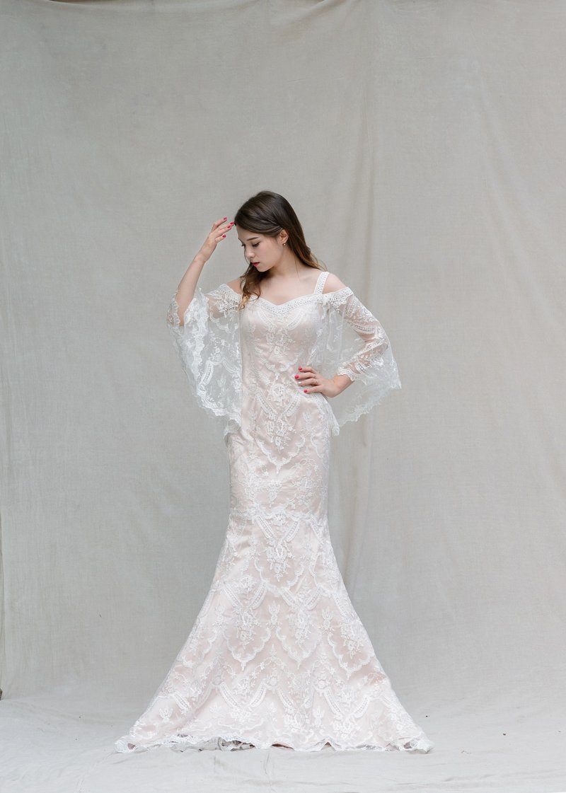 SAMPLE SALE BLISS 一字領肩帶蕾絲婚紗 - 禮服/小禮服 - 聚酯纖維 