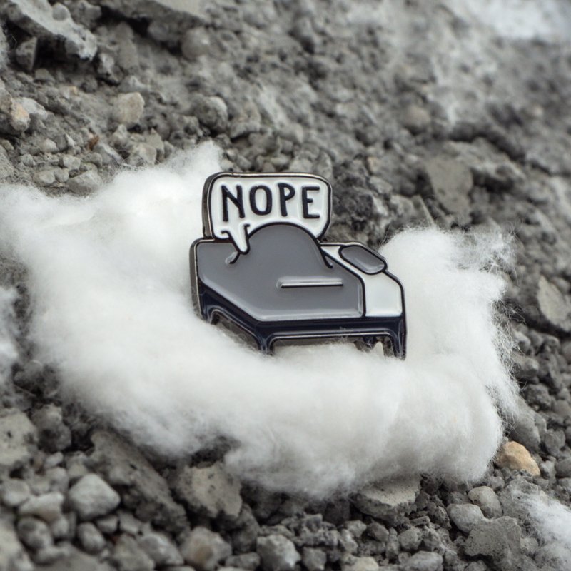 Nope Bed Enamel Pin — Pins for Introverts | Minimalist Pins - 胸針 - 其他金屬 白色