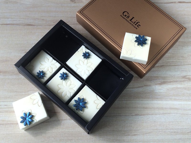 珍珠花兒‧六入方塊巧克力香皂禮盒 - 肥皂/手工皂 - 紙 白色