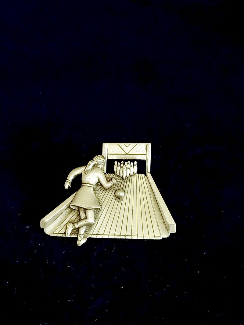 vintage jewelry  JJ  保齡球少女 趣味藝術 別針 胸針 - 胸針 - 其他金屬 