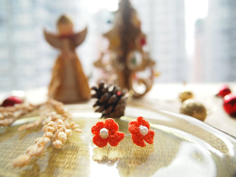 Japanese hand-woven lucky four-leaf clover orange flower earrings BE026 - ต่างหู - กระดาษ สีส้ม