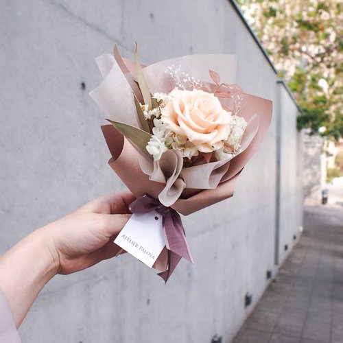 Single flower without withered big rose gradient pink Korean style bouquet  - Shop Atelier Paloya Dried Flowers & Bouquets - Pinkoi